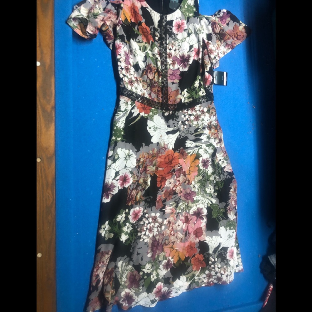 Gabby Skye Floral back cold shoulder dress size 10 NWT